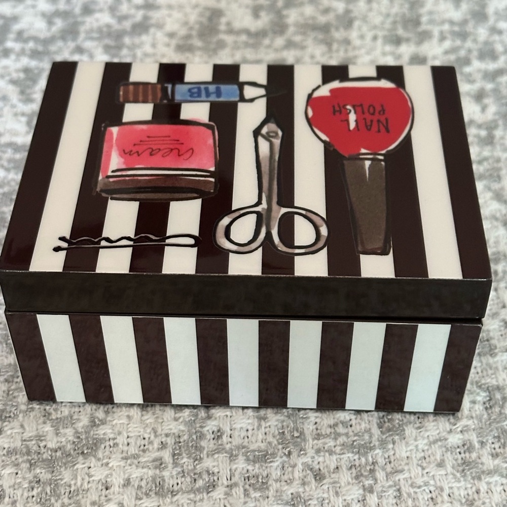 Henri Bendel Lacquer Jewelry Cosmetics Box - Picture 3 of 14